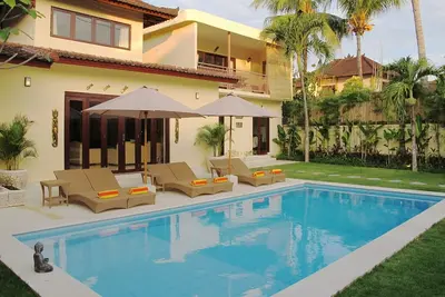 Image de Aisha, Villa 9 chambres, Meilleur emplacement central, Seminyak