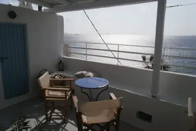 Image de Paros Parikia  Pantarei***: appartement face a la mer dans la ville. 5 June 2004