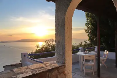 Image de Villa Camelia. Accès à la mer du parc privé. Vue privilégiée sur la mer Égée.
