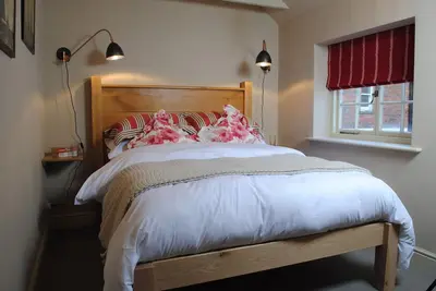 Image de Deux chalet de plain-pied au coeur de Lymington.