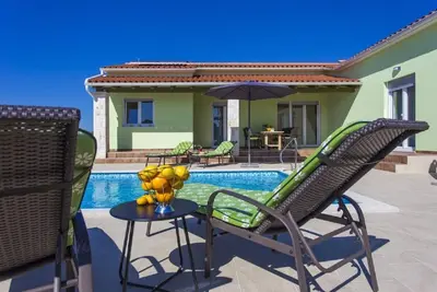 Image de Maison de vacances Svetvinčenat pour 1 - 6 personnes avec 3 chambres à coucher - Maison de vacances