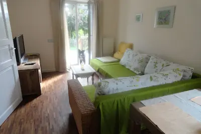 Image de Maison en bois dans la campagne pour se détendre et libérer de tous les jours