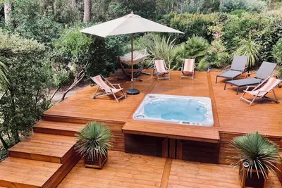 Image de Belle villa 4 étoiles avec jacuzzi privatif au cœur du domaine de l'Ardilouse