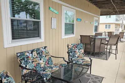 Image de Profitez De Votre Boisson PRÉFÉRÉE APPRÉCIEZ La Breeze OCÉAN Sur Le Grand Porche