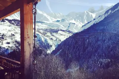 Image de Chalet Neuf dans hameau fermier à 3, 5km (5mn voiture) des Sybelles-310km pistes