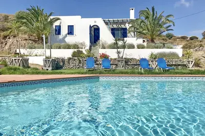 Image de Greek villa with sea & pool view