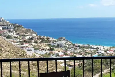 Image de Belle villa surplombant l'océan Pacifique et le quartier de luxe de Pedregal.