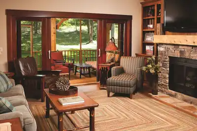 Image de 4 Bdrm 4 salles de bain Cottage au True North Golf Club Ă Harbour Springs, Mi - Exclusif