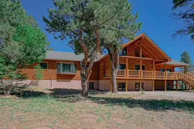 Image de Magnifique Mountain Lodge dans les montagnes de Sangre de Cristo