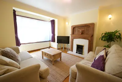 Image de 3 chambres, spacieuse maison bien connectée au nord de Londres
