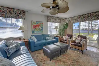 Image de 2br / 2ba - Unité au rez-de-chaussée avec un accès facile à toutes les commodités