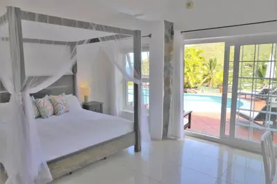 Image de The Clarance Studio, studio confortable et luxueux près de la piscine, vue imprenable sur la mer