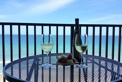 Image de Condo moderne, confortable et ensoleillé dans la vieille Floride calme, propre et relaxant