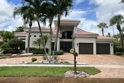 Image de Maison de luxe 4 chambres à Central Boca Raton dans la belle communauté.