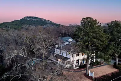 Image de Southern Perfection Holiday Inside Stone Mountain Village