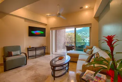 Image de Condo La Sirena, 1 chambre à coucher, étapes à l'océan, dans la zone romantique de Puerto Vallarta