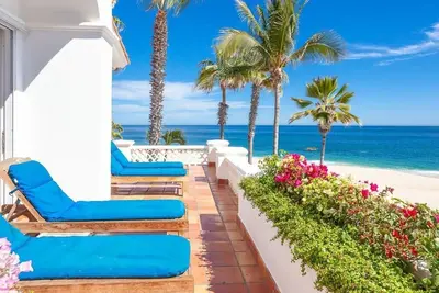 Image de Pristine Beachfront Villa à Villas del Mar célèbre de Palmilla! !