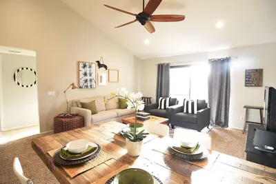 Image de Condo moderne sur terrain de golf disponible - 12 / 10-12 / 18
