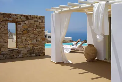 Image de Villa privée avec piscine et vue panoramique sur la mer Égée