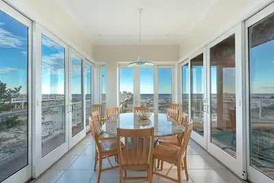 Image de 8br Luxury Oceanfront House Jacuzzi + Piscine Face à l'océan Appel Pour SPÉCIAL mai