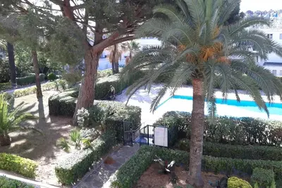 Image de Grand Duplex jardin privatif accès mer-  piscine- propriete de haut standing