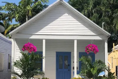 Image de Cottage in Paradise, Old Town. Walk to Duval & beaches. Hot tub, Pet Friendly.