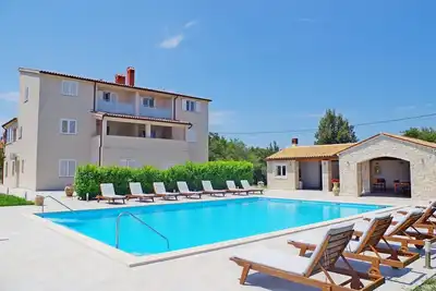 Image de Appartement de vacances pour 6 personnes dans le village de Rakalj, piscine commune, quartier paisible