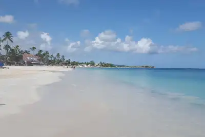 Image de Condo Paradise Beach Front avec une vue imprenable. À quelques pas de la plage