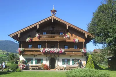 Image de parfait appartement confortable pour toutes les activités avec vue sur la montagne