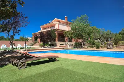 Image de Villa Botarell avec grand jardin et piscine privée