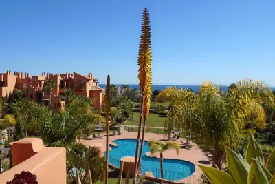 Image de Luxe Sud face Penthouse avec vue panoramique sur la mer et le golf