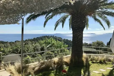 Image de Villa ultra-élégante, vue imprenable, fabuleuse piscine de 12m, à quelques minutes de la mer / des boutiques