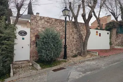 Image de 30 km de Madrid - jusqu'à 28 personnes. Enfants Gratuit!