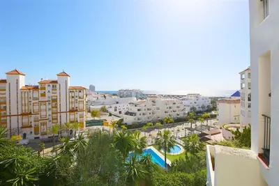 Image de Appartement familial avec clima, Wifi et piscine, Proche plage, restaurants et port