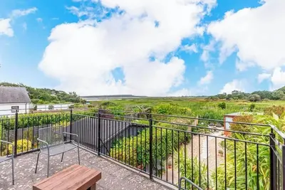 Image de Bournecoast: The house is on the water's edge of Stanpit Marshes - Hb5901