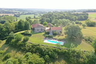Image de Domaine sur la colline, vue à 360° Charmante maison en pierre 8 à 12 personnes