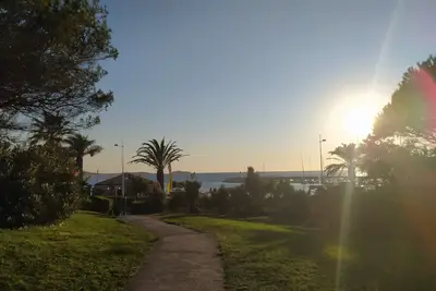 Image de Plage à pied, 2 chambres, clim wifi, bien équipé