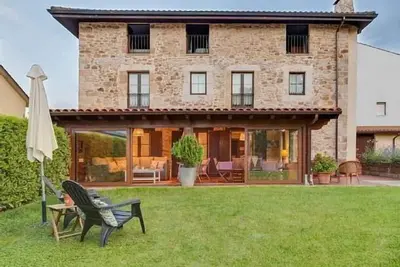 \"Casa Suca\" Avec jardin et barbecue, entre mer et montagne. Location 12 personnes
