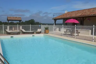 Image de Appartement familial Gerbera en Dordogne, avec piscine et vue magnifique