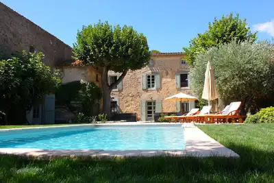 Image de Maison avec beaucoup de charme et grande piscine