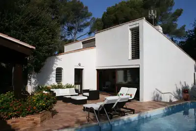Image de Belle maison de caractère avec piscine au calme à 5' à pied du port du Brusc