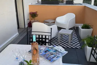 Image de Appartement cosy et ensoleillé à proximité de la mer avec grande terrasse