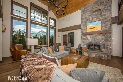 Image de Ski-In / Ski-Out- Nouvelle maison luxueuse - Vues Unreal, Spa privé & plus!