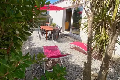 Image de Maison classée pour 6pers, 3 chambres avec jardin à 700m de la mer\/ ref : Ang T4
