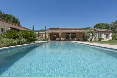 Image de Superbe villa au calme - 8 personnes - grande piscine chauffée - Vue magnifique