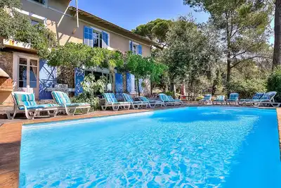 Image de Grande villa avec 2 maisons d'amis  dans foret privé à 9 Km de Cannes