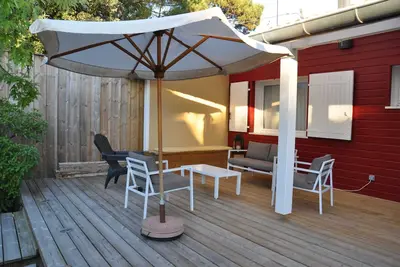 Image de House just a stone's throw from Lacanau lake in Longarisse, sleeps up to 8.