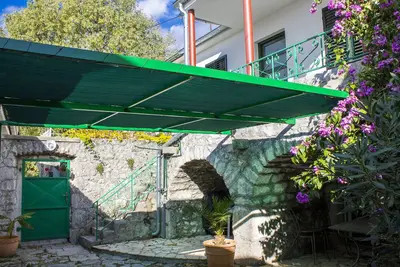 Image de Une agréable maison en pierre avec jardin privé, 4 + 2