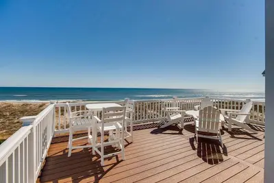 Image de Oceanfront Luxury Home w / Pool, bain à remous, ascenseur, salle de jeux, Dog-Friendly & More