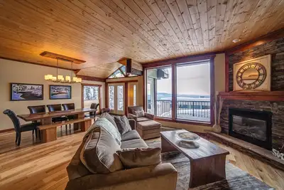Image de Profiter. Noël et New York - Chalet de luxe près du village, Ski In / Out, Hot Tub, 13 personnes.